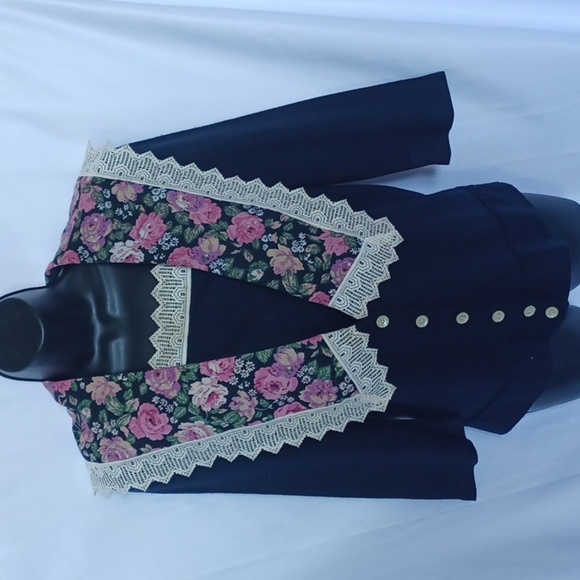Brittany Nicole large flower Collar Top with Buttons Size Small - Picture 1 of 7